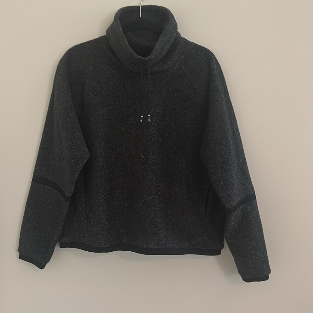 Like new Nike pullover fleece.